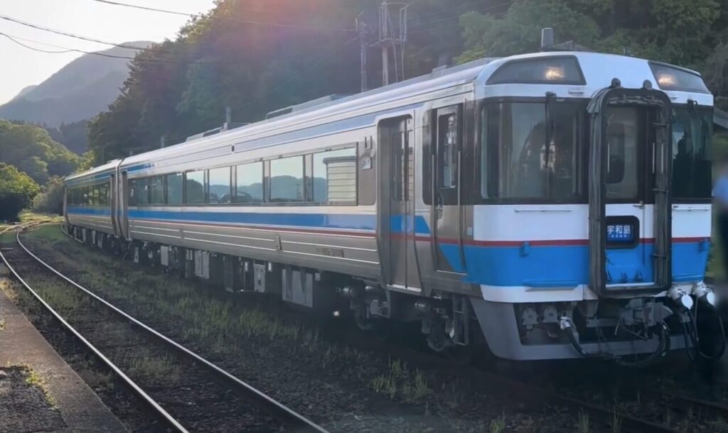 予讃線の普通列車で運行する車両の最新運用と特徴まとめ 5 キハ185系気動車の特別運用