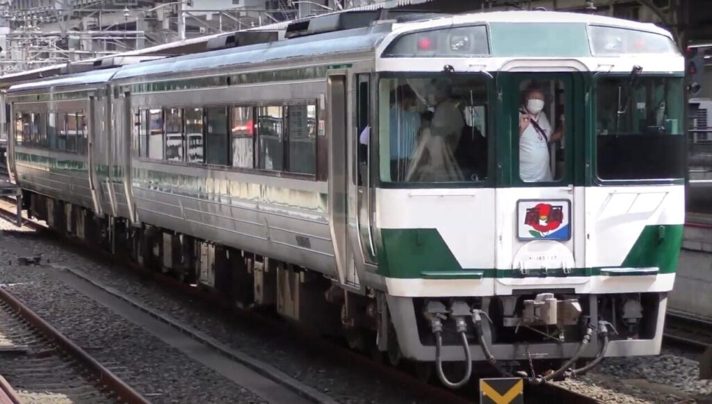JR四国キハ185系 復刻国鉄色車両の運用状況 7 チャーター列車や記念ツアー活用