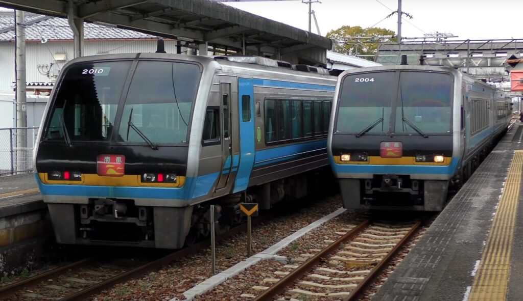2000系・N2000系の違いを徹底解説!性能と魅力比較 5 運用路線と主要用途の違い