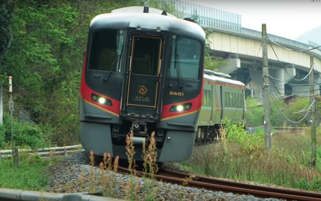 JR四国2600系・2700系の違いまとめ!鉄道ファン必見の魅力紹介 2 2600系 vs 2700系:走行性能の差