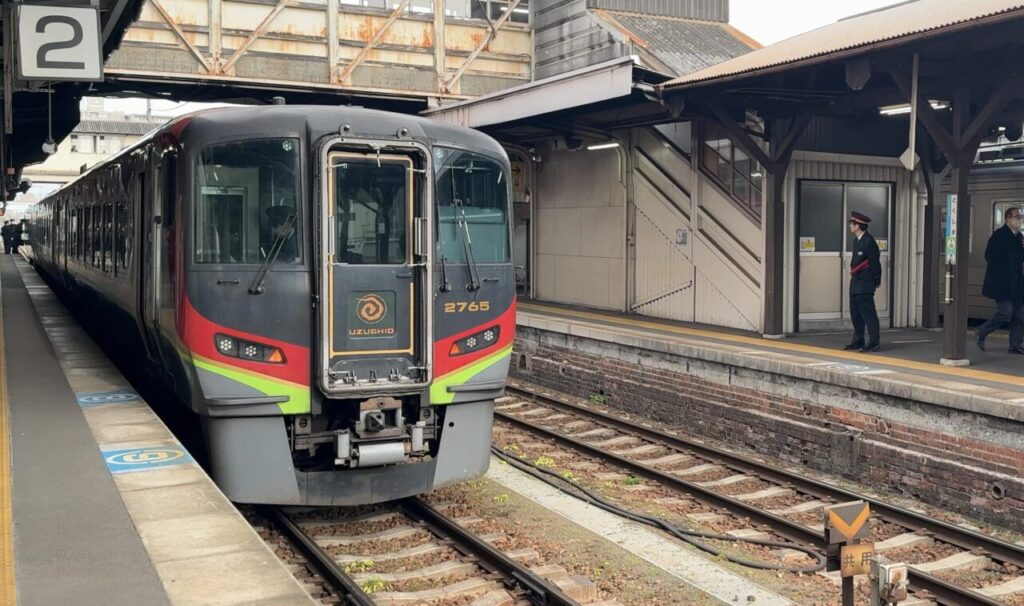 JR四国2600系・2700系の違いまとめ！鉄道ファン必見の魅力紹介