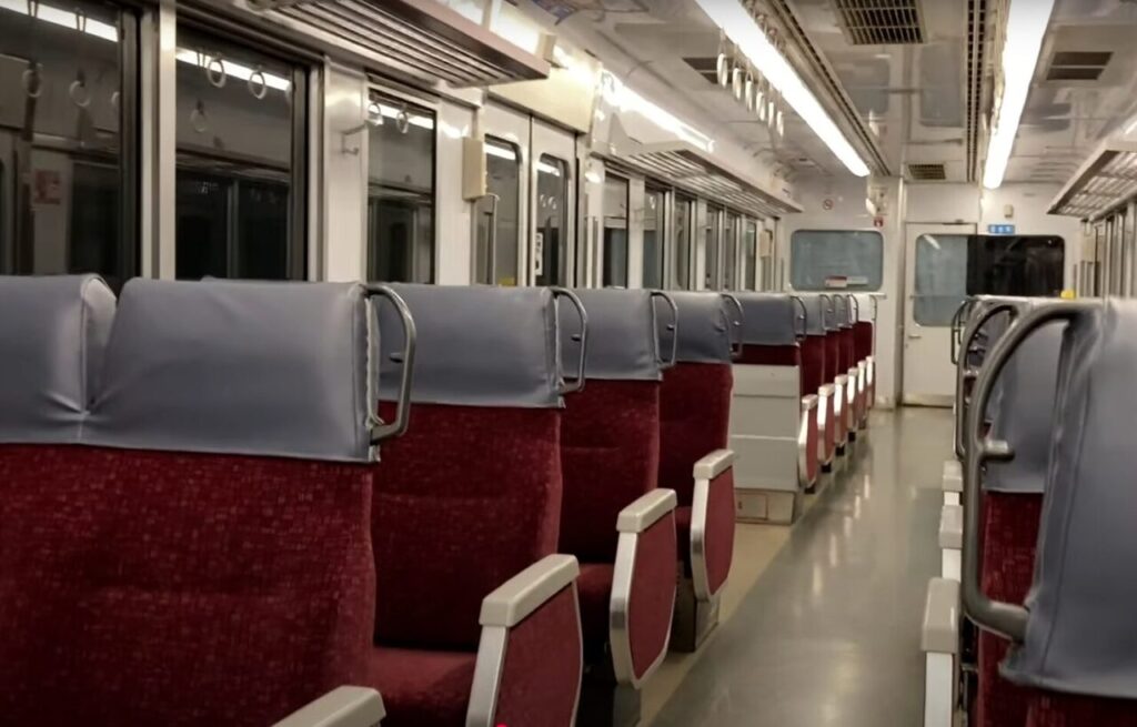 6000系の座席配置と車内設備