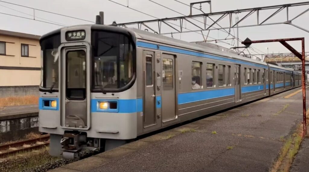 JR四国 7000系の運用ガイド!活躍路線から最新情報まで 1 JR四国 7000系の運用の全貌:基本情報と特徴