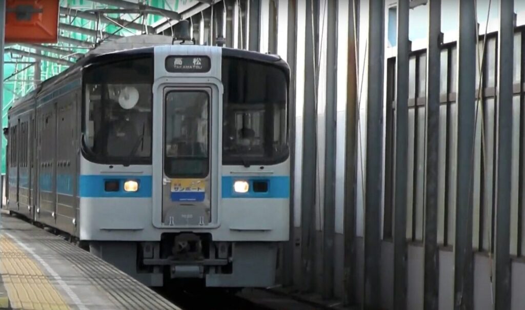 JR四国 7000系の運用ガイド!活躍路線から最新情報まで 6 7000系の車内設備・特徴