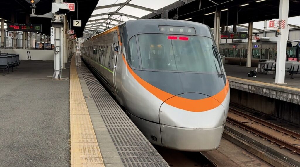JR四国8000系リニューアル車両の運用と魅力 15 他社特急車両との比較