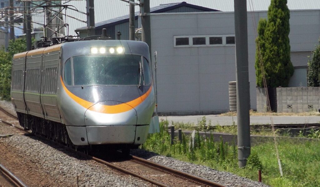 JR四国8000系リニューアル車両の運用と魅力 9 8000R 005