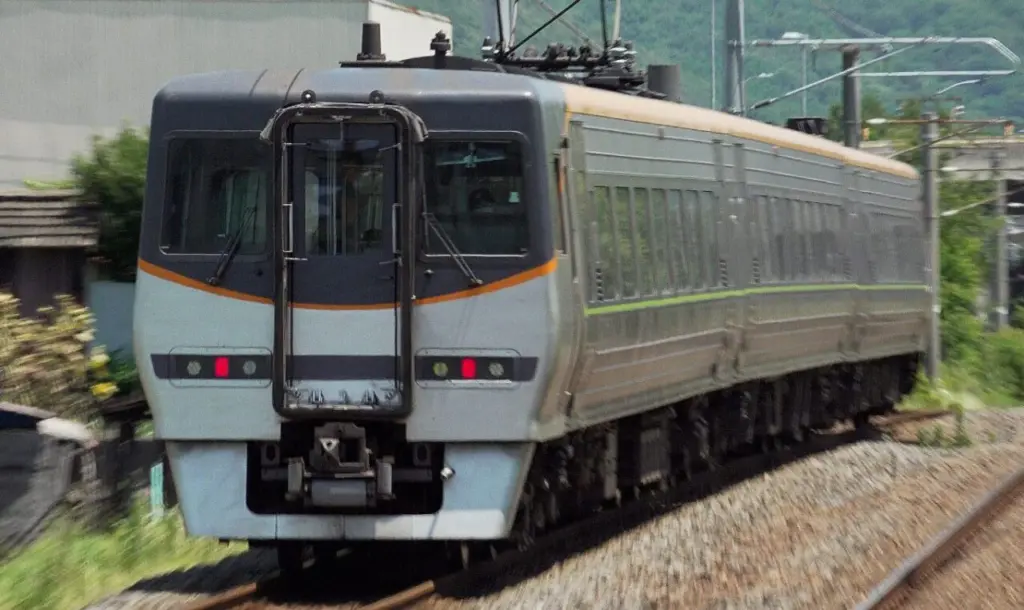 四国　８０００系リニューアル　８両 JR四国 8000系 S4編成 ﾘﾆｭｰｱﾙ車 通常運用開始！ 2023/12/24