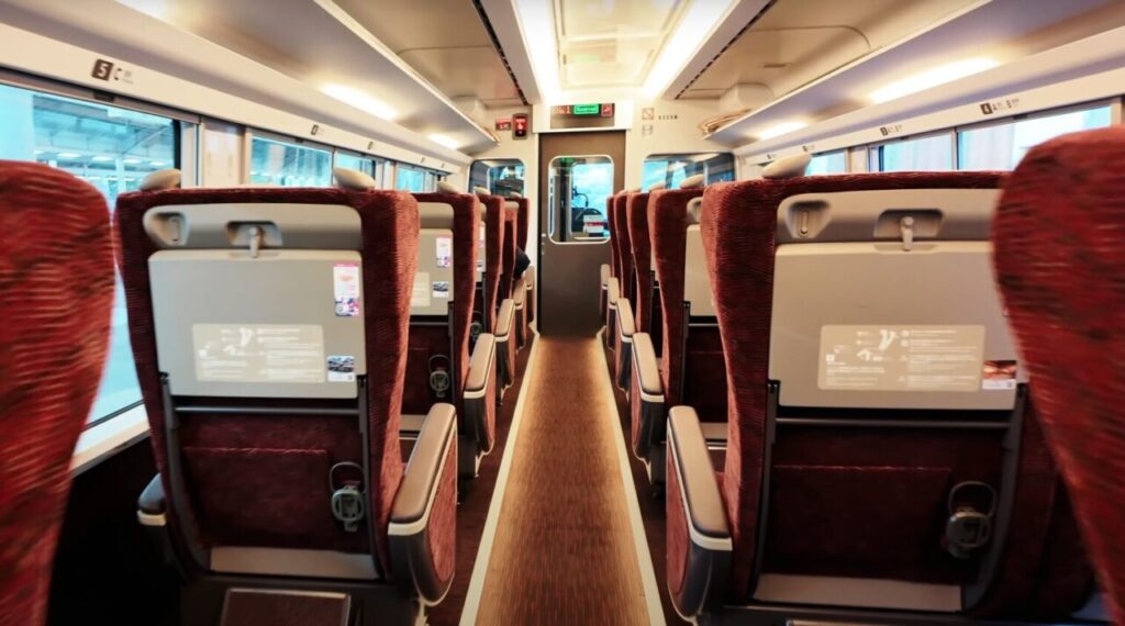 JR四国8000系リニューアル車両の運用と魅力 5 リニューアル後の8000系車内設備