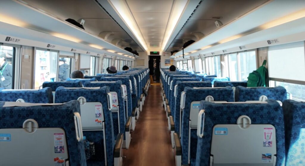 JR四国8000系リニューアル車両の運用と魅力 14 気になる利用者の反応