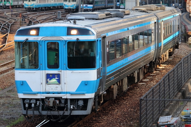 特急「剣山」乗り方ガイド|料金・予約・観光情報 5 最新の時刻表と乗り継ぎ案内
