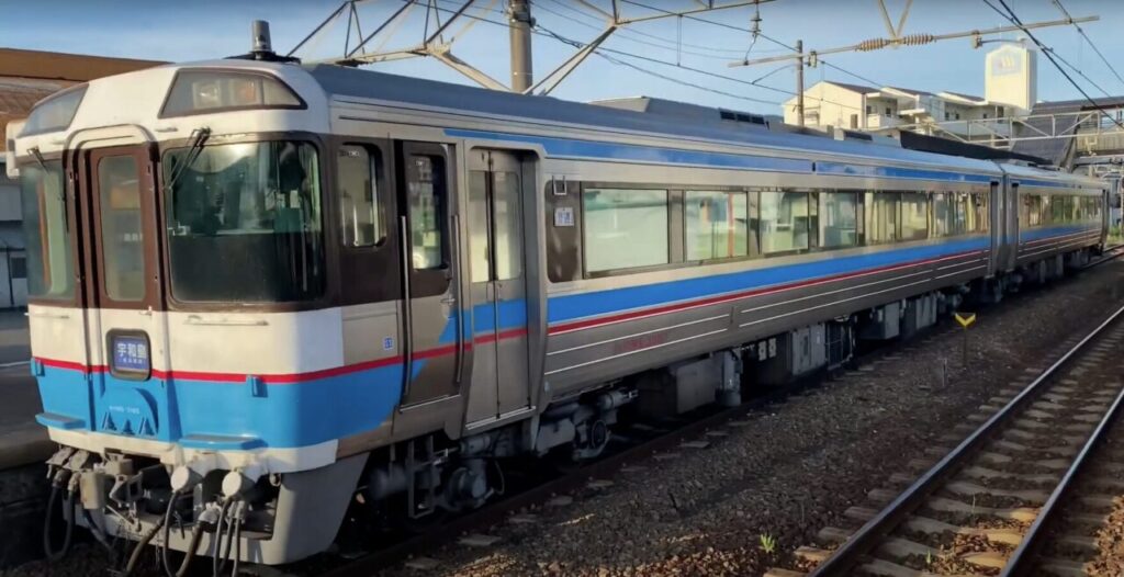 キハ185系の普通列車運用ガイド|JR四国の時刻・路線・今後を解説 3 5 キハ185普通運用