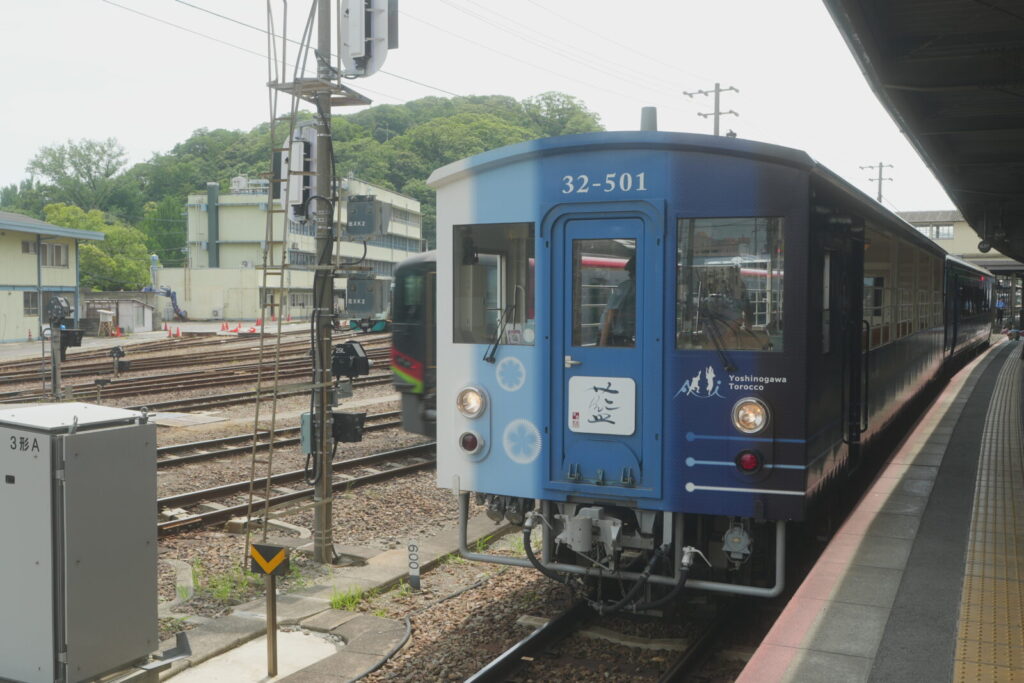 徳島線 車両情報の完全版|現役・過去・新型を網羅 8 観光列車「藍よしのがわトロッコ」