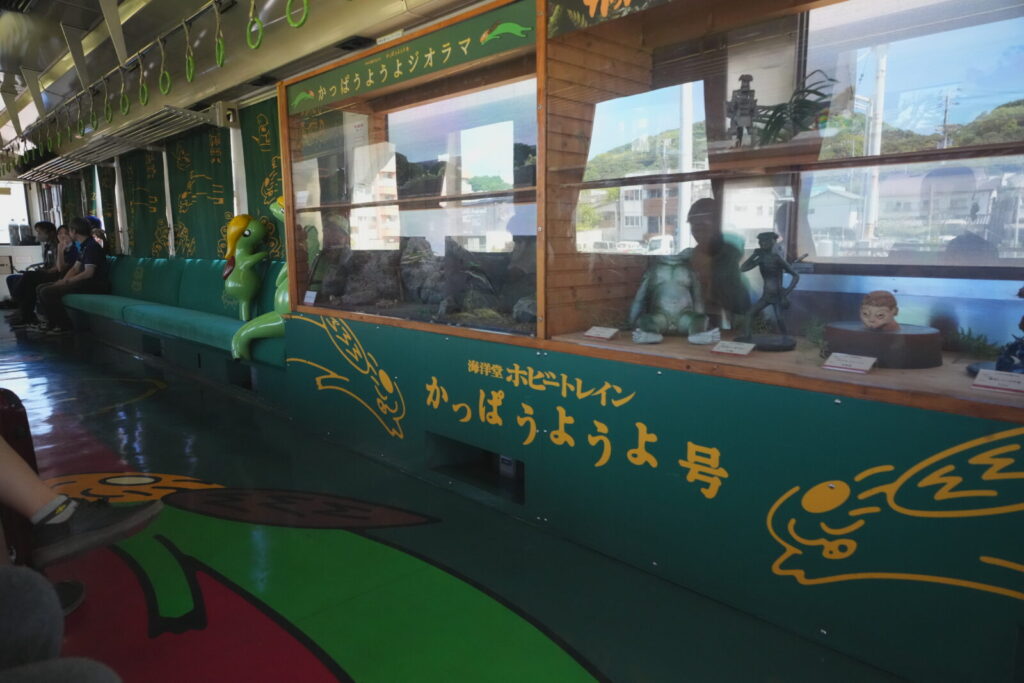 予土線 海洋堂ホビートレインの乗り方ガイド【2025年版】 4 車内のフィギュア展示と見どころスポット