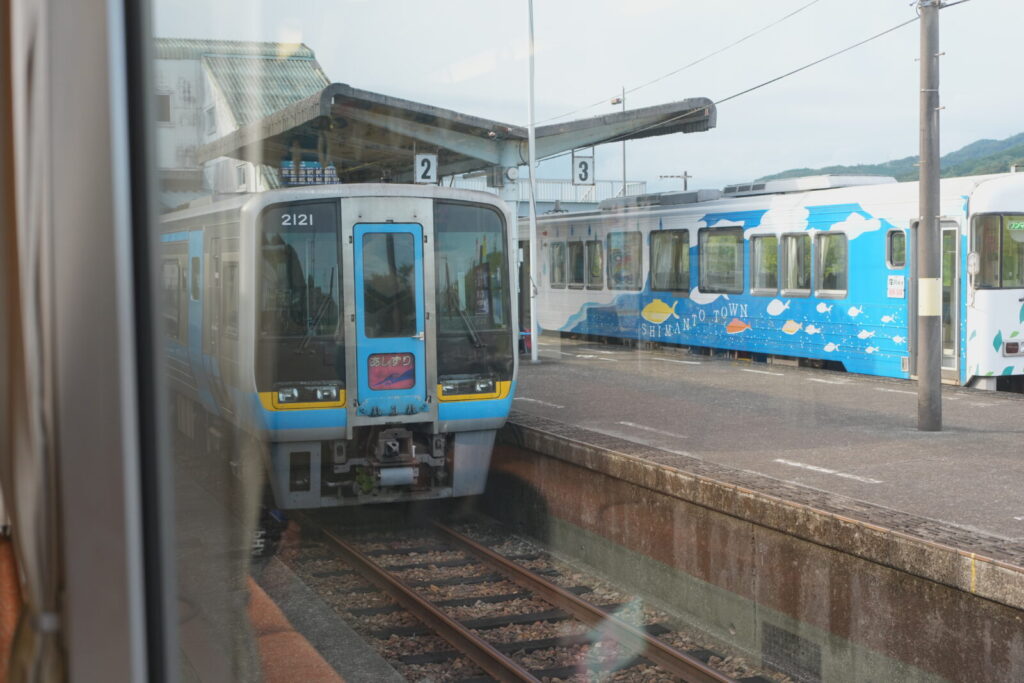 特急列車と普通列車の乗り分け方