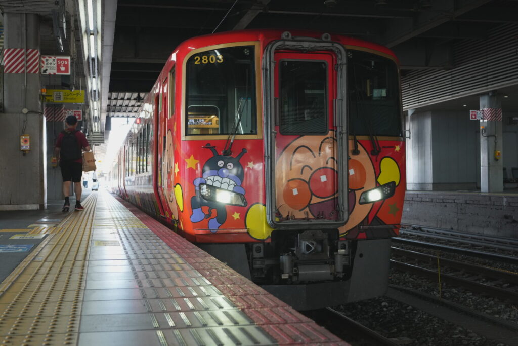 特急南風アンパンマン列車の予約と乗り方完全ガイド 9 自由席でもアンパンマン列車に乗れるのか解説