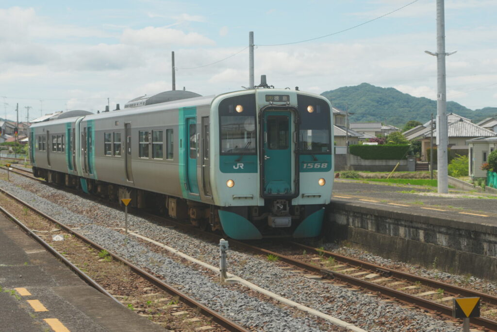 特急列車と普通列車の所要時間
