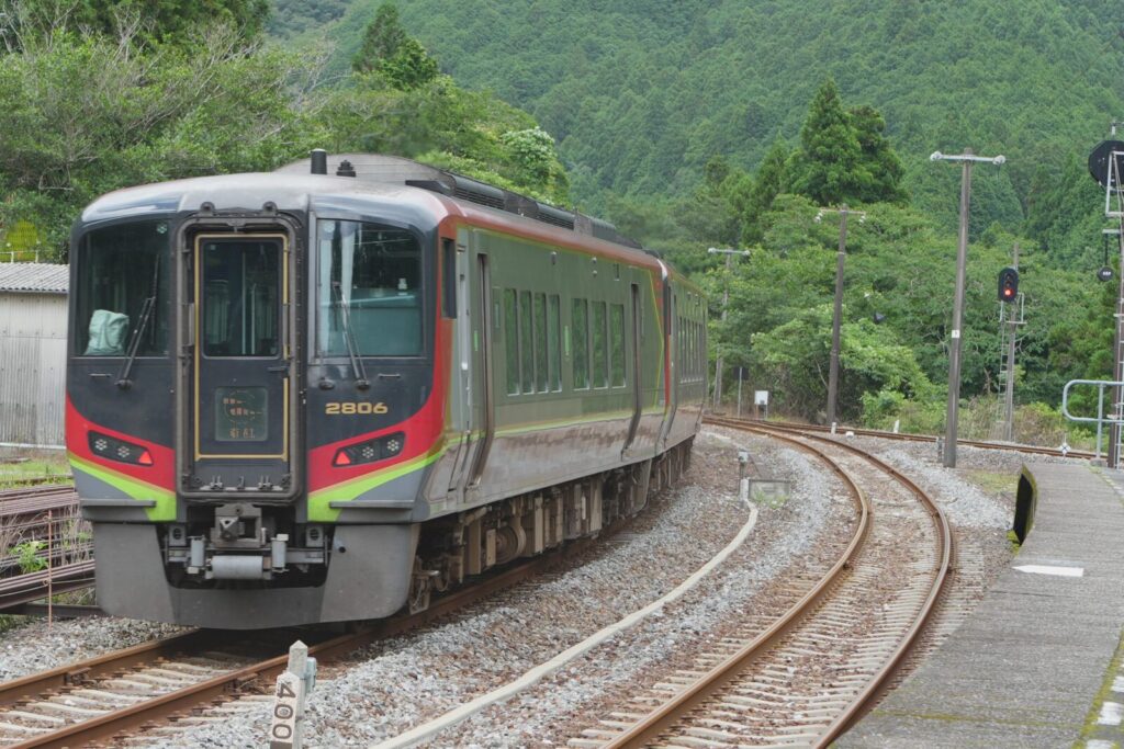 地形と路線条件が形式に与える影響