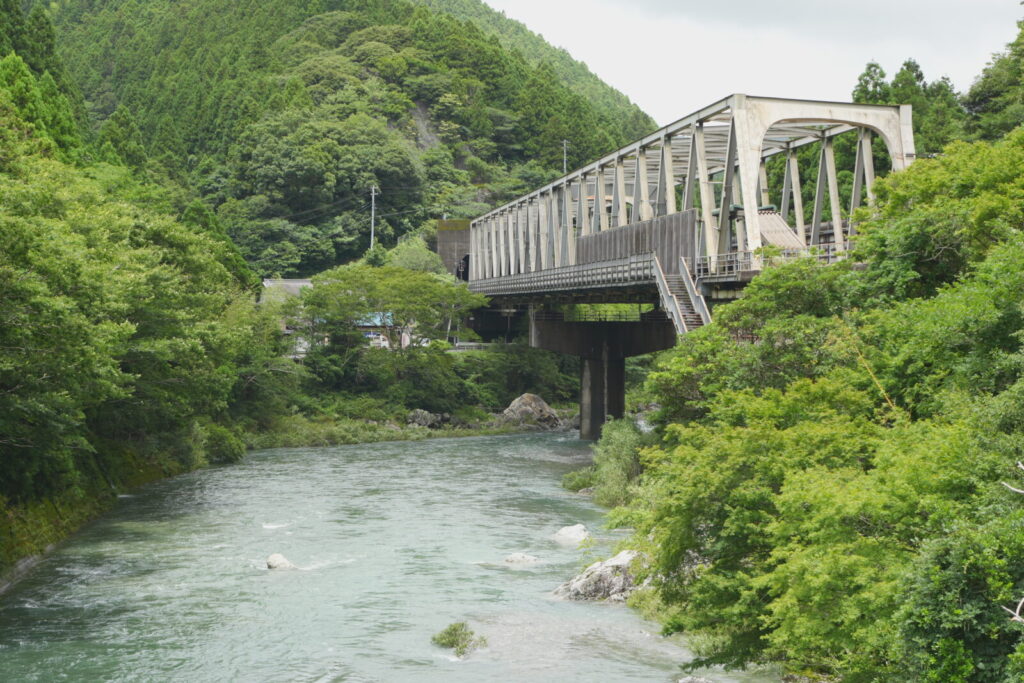 旅情を誘う土讃線の秘境駅と自然風景