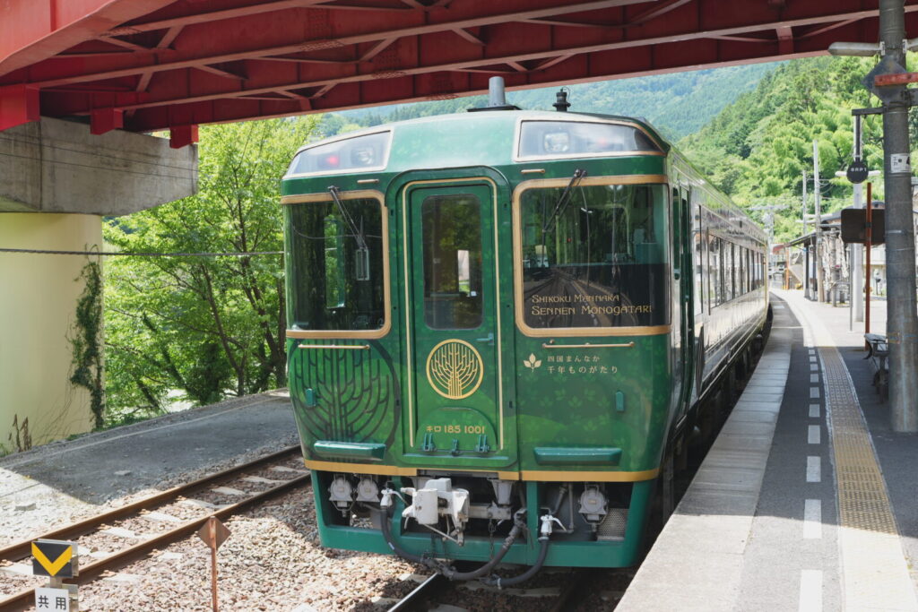 観光列車「四国まんなか千年ものがたり」との関係