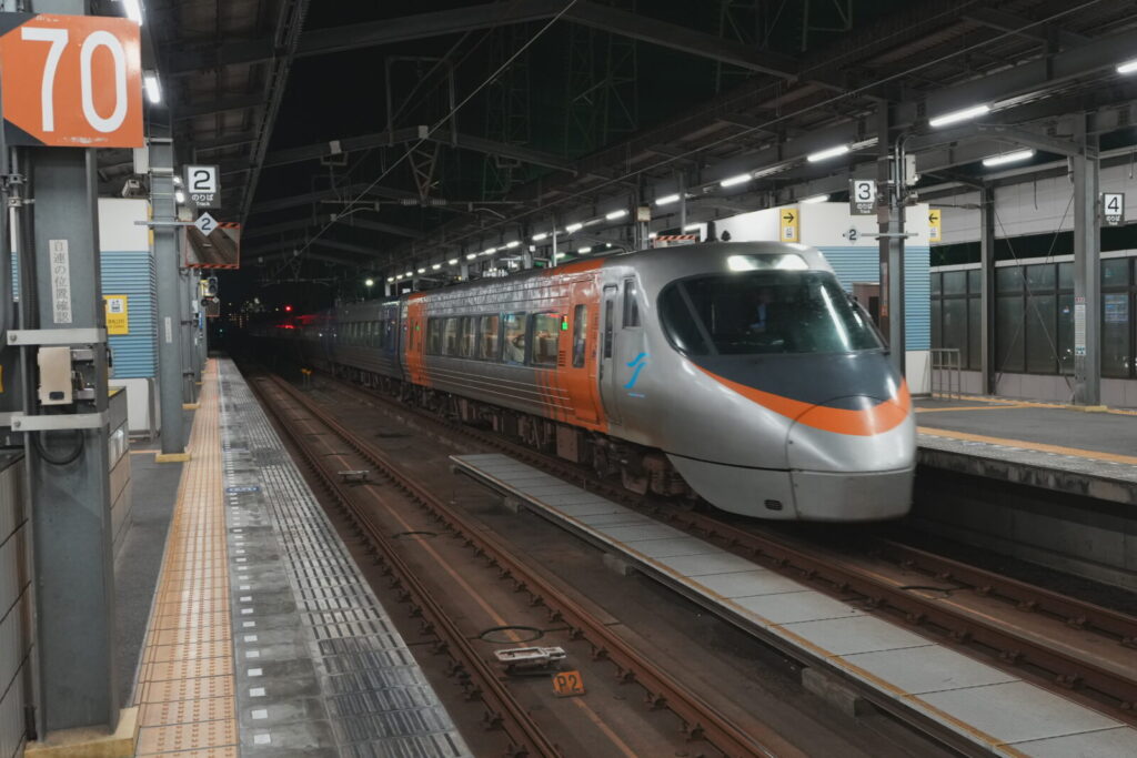 境界駅を通る特急列車の特徴