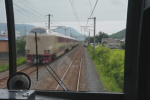 JR四国5000系の車内ガイド｜座席の種類と予約のコツ