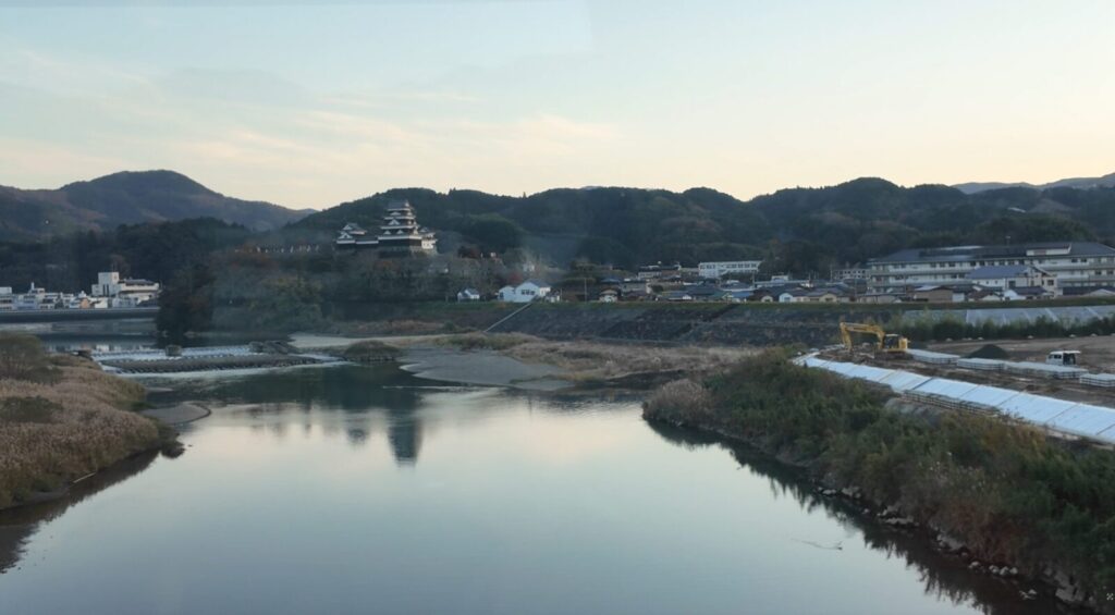 南予の生命線、宇和海の魅力と車窓風景