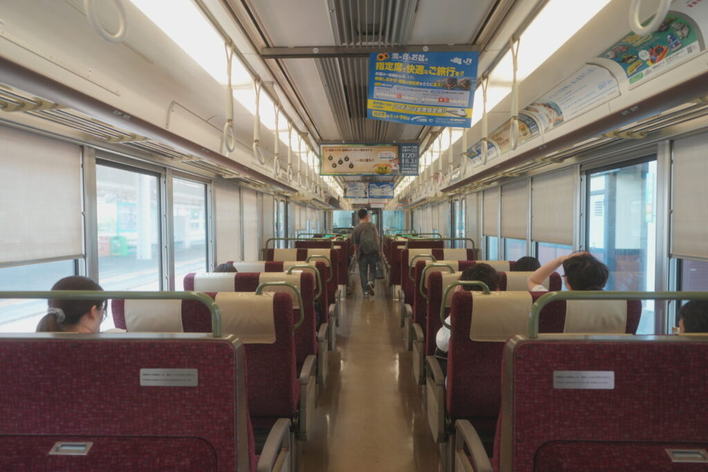 快速マリンライナー5000系の普通車座席