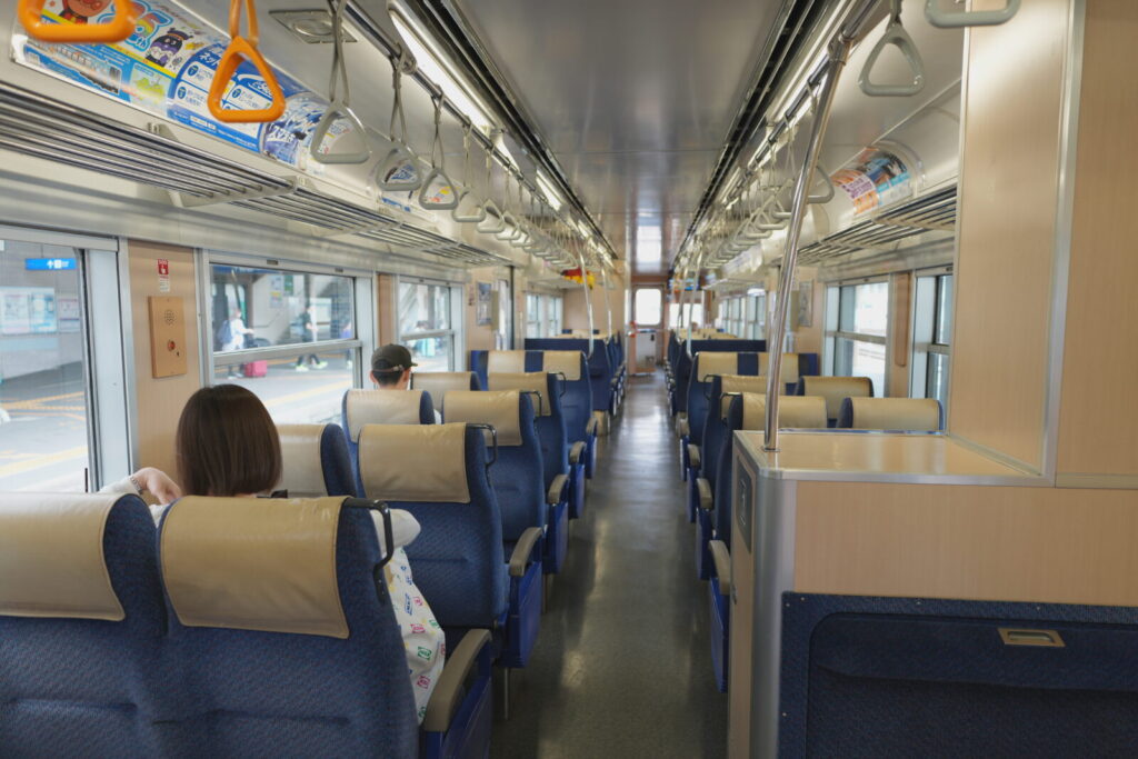 JR四国 1500形・1200形の違いを徹底比較!見分け方も解説 6 車内設備と座席レイアウトの差は