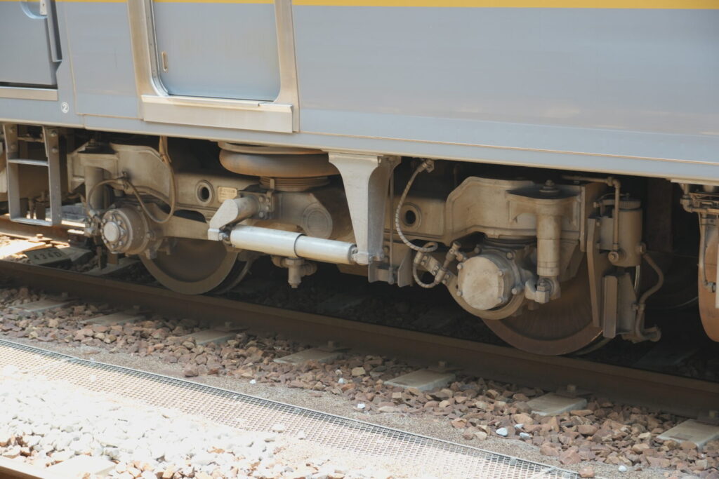 JR四国 2700系の台車構造を徹底解説!性能の秘密とは 5 先代2600系との台車構造の違い
