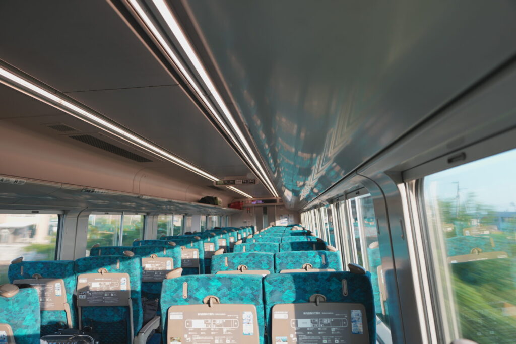 2600系の車内を2700系と比較