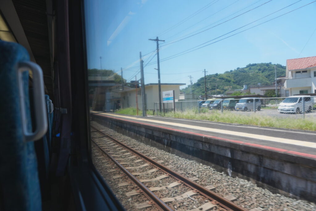 伊予中山等の通過と時刻表確認