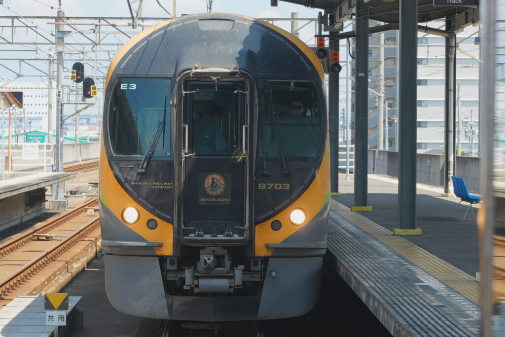 徹底比較！8600系 vs 8000系の違い