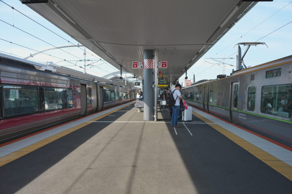松山駅における対面乗り換え