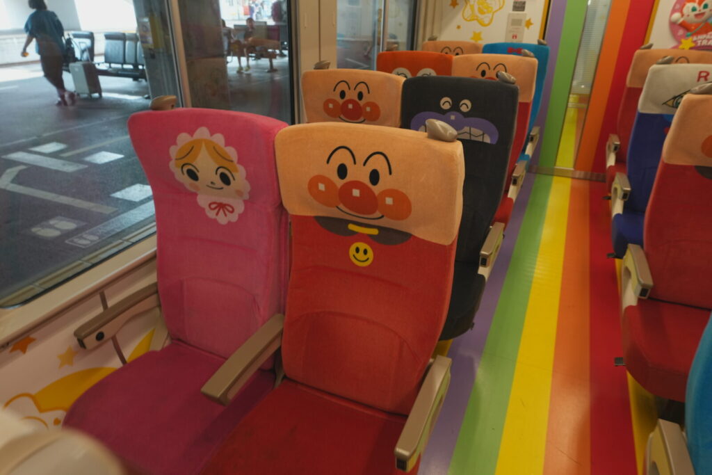 アンパンマン列車に特別料金は必要？