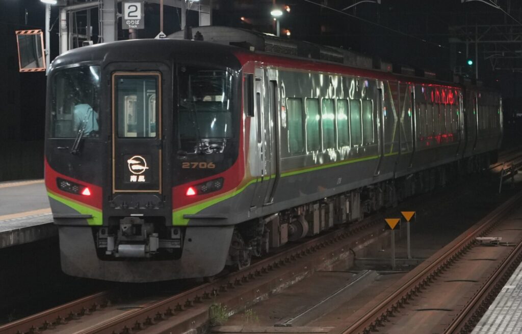 直通はない！2つの乗り換えルート