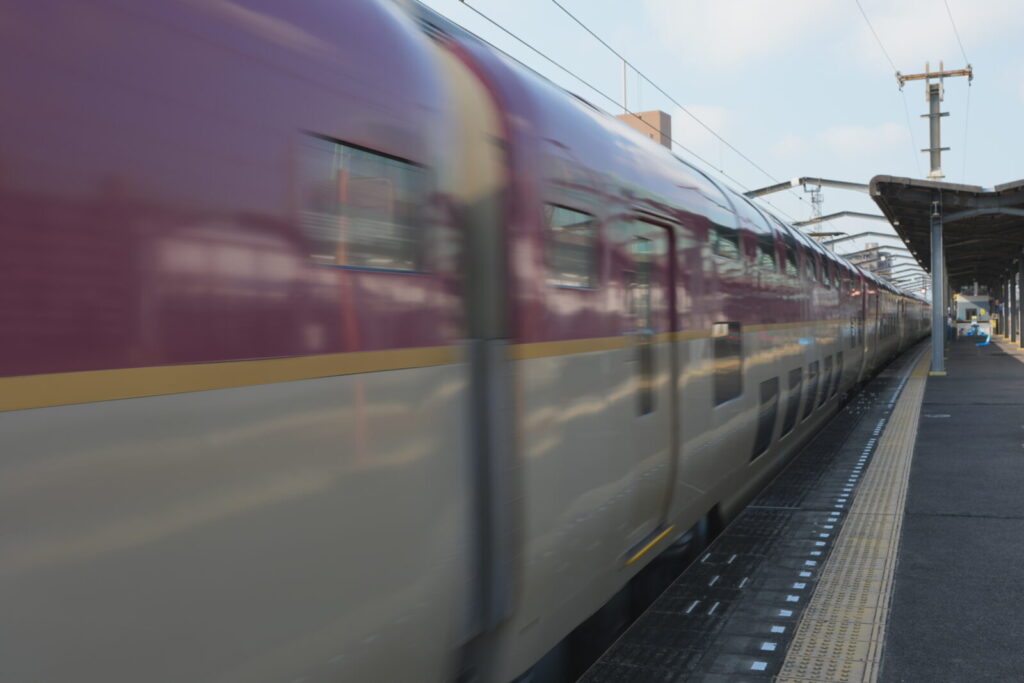 車内販売はないので食事は事前購入