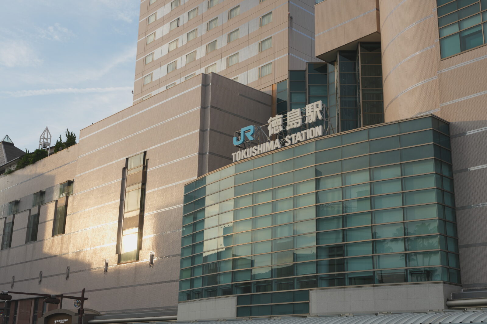 徳島駅のタクシー乗り場はどこ？料金・予約も解説