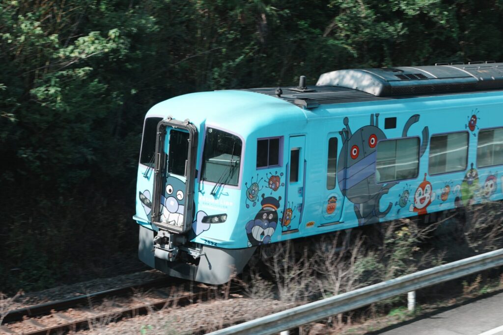 高徳線 2600系アンパンマン列車の特徴と乗車ガイド 10 A1 06154