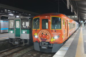 JR四国 2600系の車内レビュー！座席やコンセント、2700系との違い