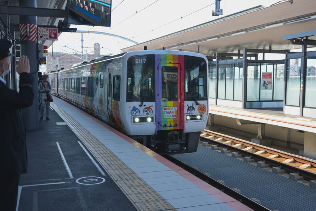 人気のアンパンマン列車の時刻