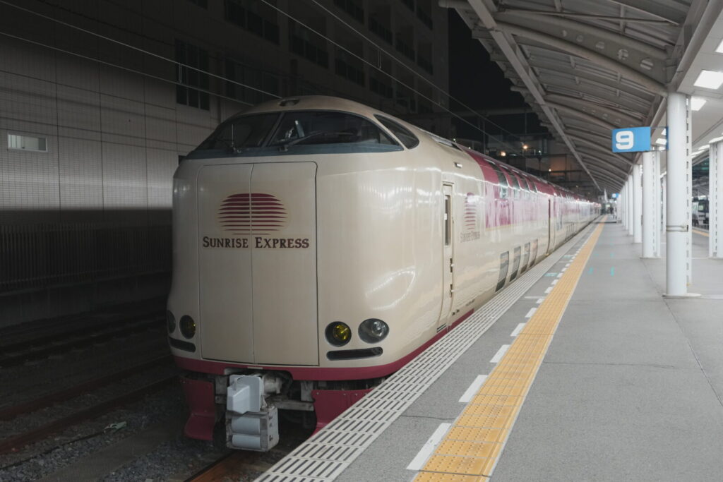 夜の入線シーンの見どころと撮影時の注意点