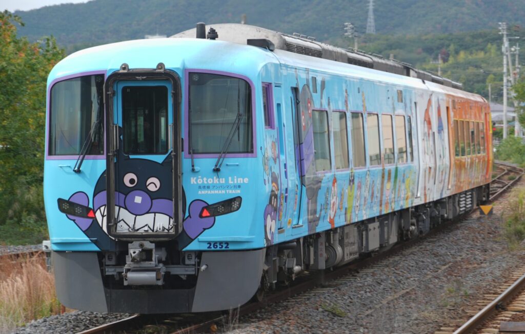 高徳線 2600系アンパンマン列車の特徴と乗車ガイド