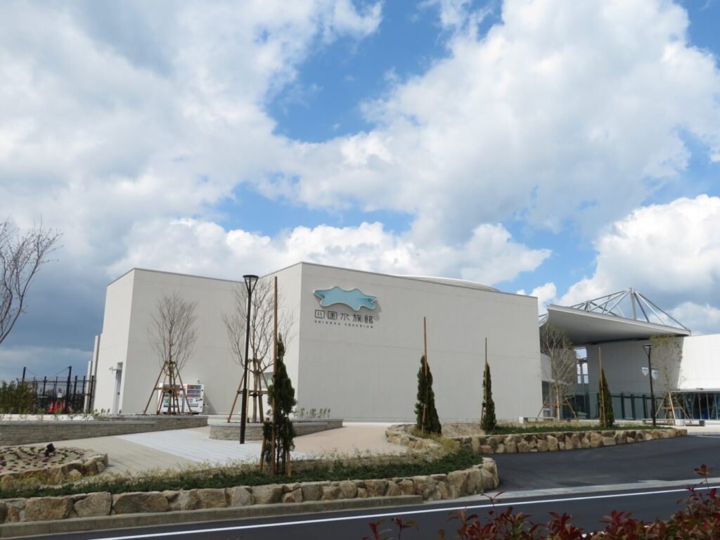 高松駅から四国水族館への車と駐車場