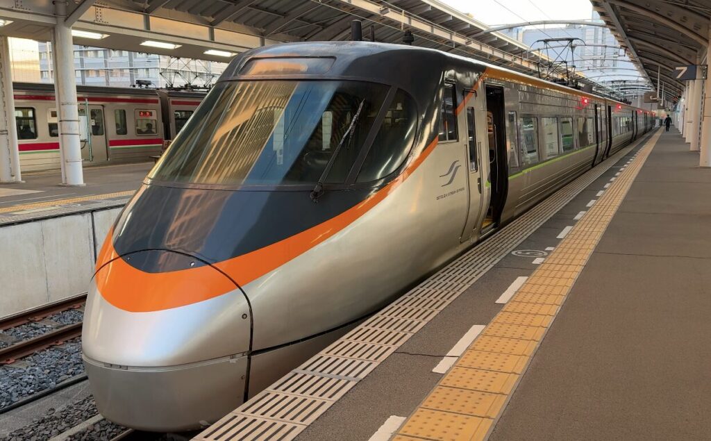 高松駅から松山駅の特急車両と車内設備