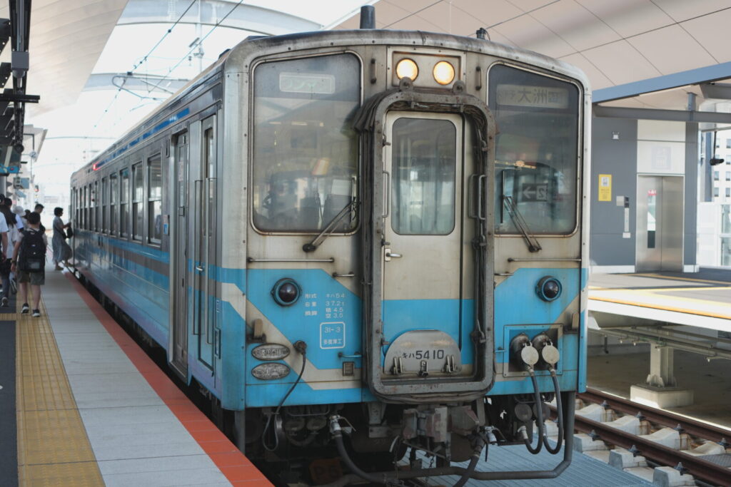 JR四国の検札について徹底解説!指定席省略&チケットレスの使い方 8 後ろ乗りが基本のワンマン列車の乗り方