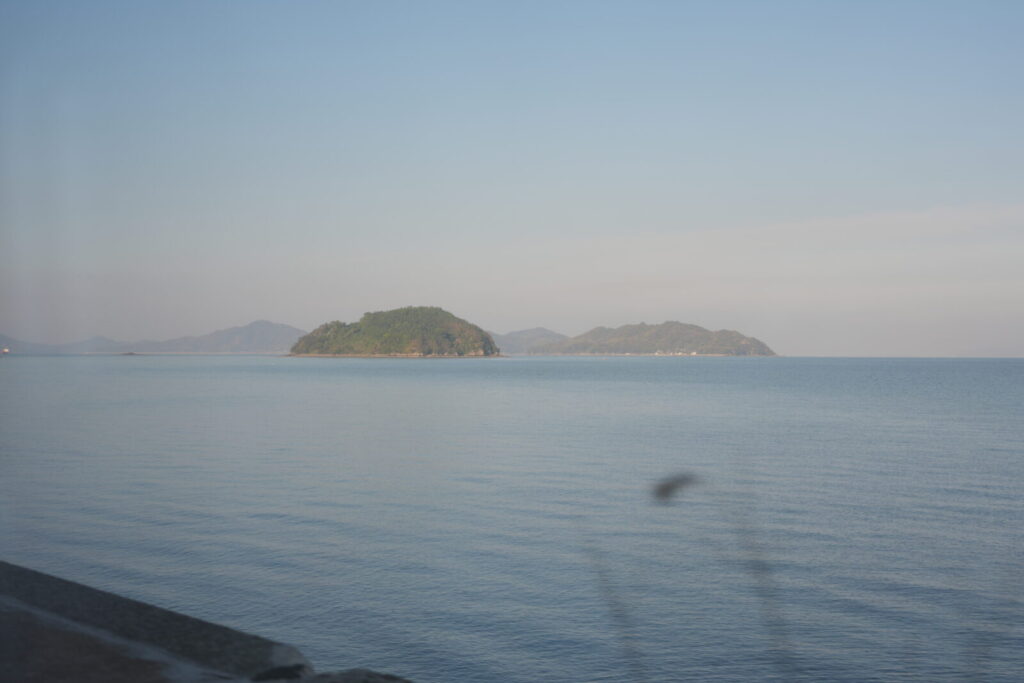 海側の席からの車窓