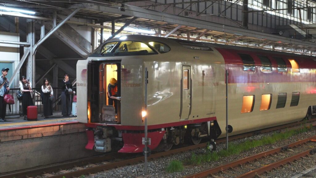 岡山駅でのサンライズ瀬戸分割連結 岡山で分割と連結を行う