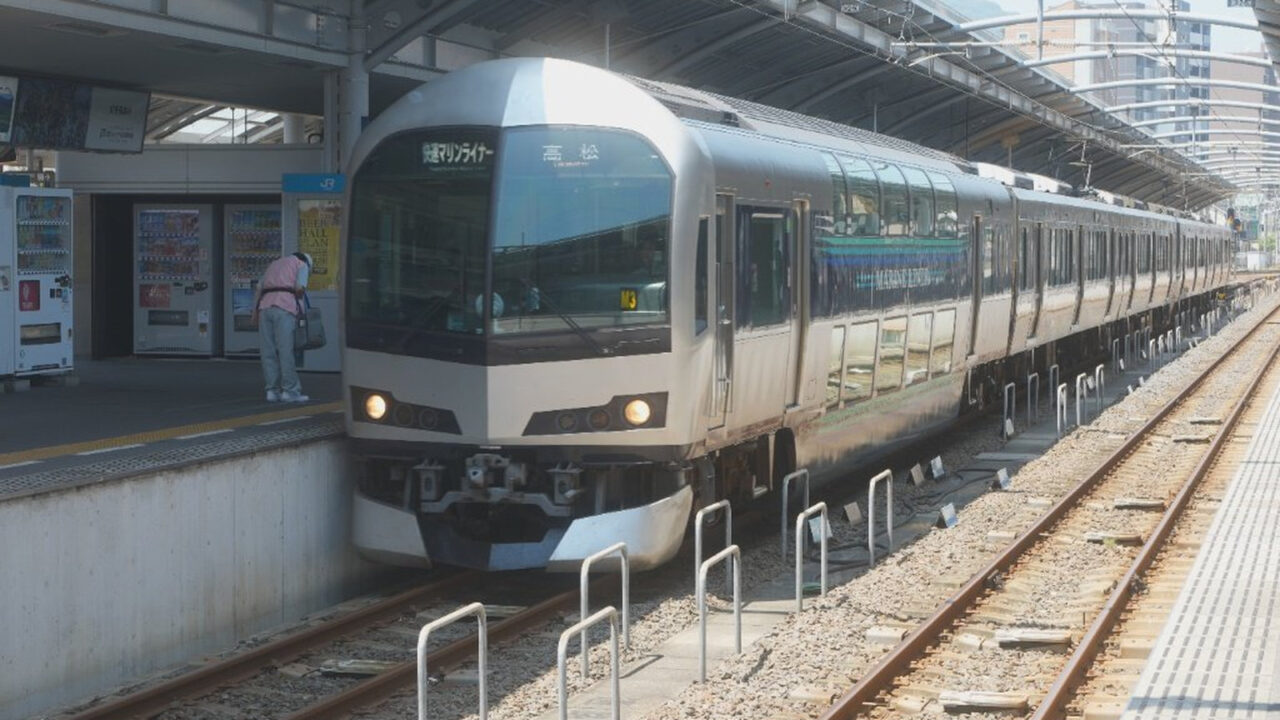 マリンライナーで忘れ物をした時の連絡先と探し方を完全解説 5 高松駅ホームへ到着する快速マリンライナー5000系