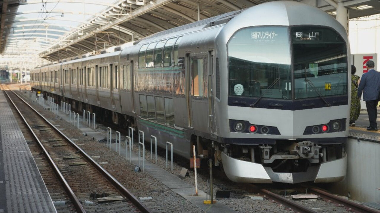 マリンライナーで忘れ物をした時の連絡先と探し方を完全解説 1 高松駅に停車する岡山行き快速マリンライナー5000系