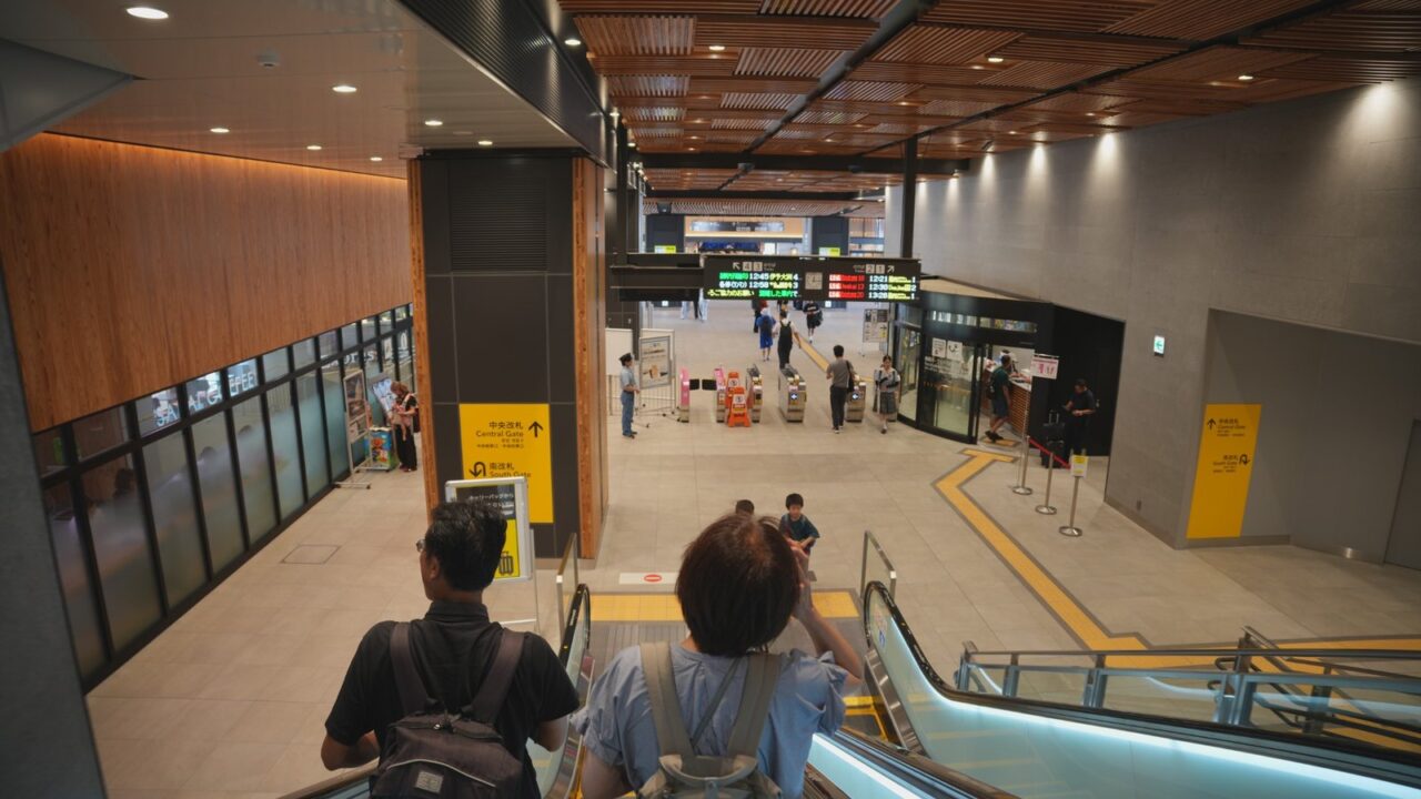 高松駅・松山駅わくわく鉄道フェスタ2026|開催日・イベント内容・アクセスを解説 4 新しいJR松山駅のコンコースと改札周辺